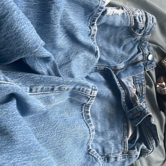 A blue/gray undertone, ripped jeans,high rise, functional jean baggy jean,cottom - Picture 11 of 11